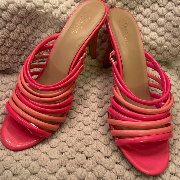 Adorable pleather/ jelly style heels with layered straps - Picture 1 of 4